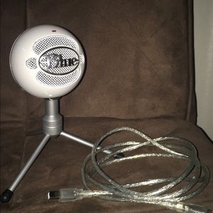 Blue snowball microphone